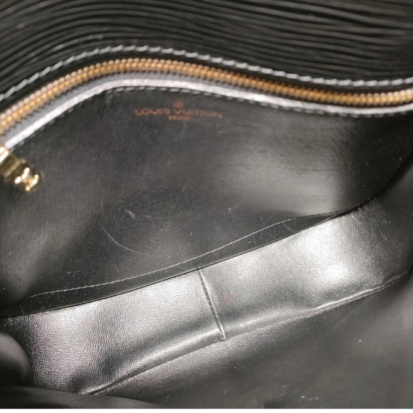 Louis Vuitton LV Crossbody Bag Saint Cloud - Picture 8 of 10